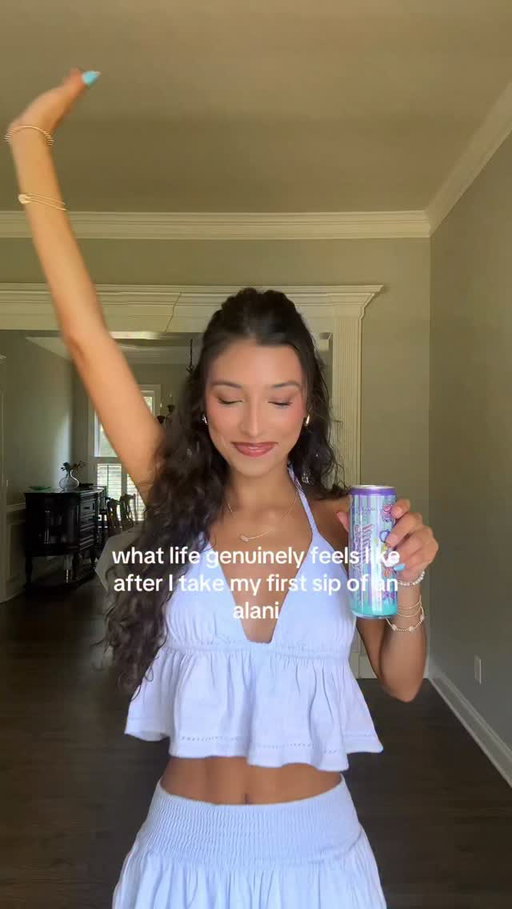 Something about that first SIP feeling 🤭✨💜

#alaniambassador #energy #purplecottoncandy #alaninu