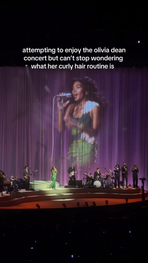 olivia pls drop the routine @oliviadeano 🤲🏽 the curls will not be reined in #oliviadean #concert #curlyhair
