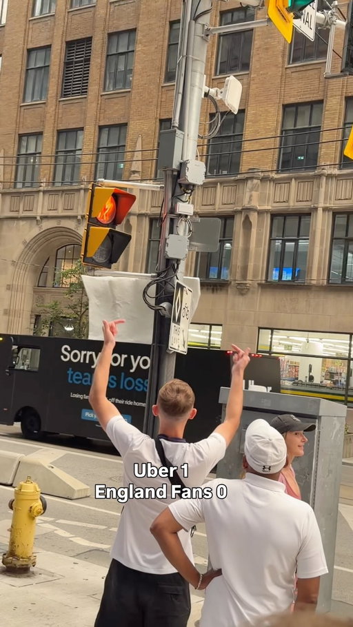 Tissue Box Truck Marketing 101 by @uber 🇨🇦🤣
📍Peter & Adelaide St
#Toronto