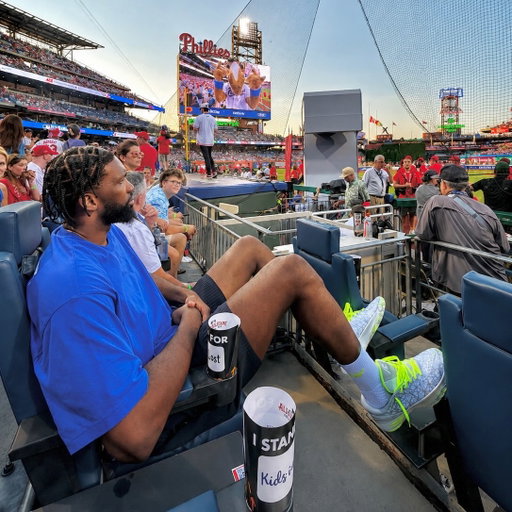 Take me out to the ball game!!!

SKX JE1 in White @skechersbasketball