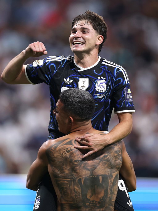 Hay partidos que se juegan con el corazón.

Hoy somos todos un poquito más argentinos 🇦🇷

¡Otra final del mundo! 🤍