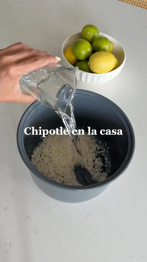 Chipotle en la casa… porque hay comida en la casa 💃
•
•
•
•
#haycomidaenlacasa #chipotle #latinacontentcreator #comida #latinfood @getgraza @caraway_home