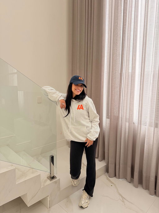 oficialmente atleta de Los Angeles 🧡 mal posso esperar para encontrar todos vocês da Califórnia!!! obrigada por todo carinho e mensagem que vocês estão enviando vocês são incríveis, bora viver esse sonho comigo? 🇧🇷 

Officially a Los Angeles athlete 🧡 I can’t wait to meet all of you in California!!! Thank you for all the love and messages you’re sending—you guys are amazing. Let’s live this dream together? 🇺🇸