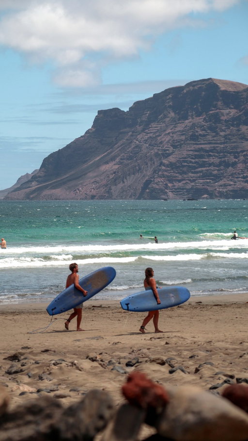 Think you’ve seen Spain? Think again 🌋

📌 Make sure you SAVE this for your own trip and send it to who you’d explore with. 

Because Spain isn’t just Barcelona, Madrid and golden beaches. There’s a side of Spain that feels like another planet. One that takes you further south, to the Canary Islands a unique archipelago shaped by volcanic activity.

Lanzarote is the 4th largest Canary Island and is a wonderland where you can👇🏼

🌋 Walk around ancient volcano craters
🖤 Discover beaches made from black volcanic sand
🌊 Watch waves crash against dramatic lava cliffs
🚗 Road trip through landscapes shaped by fire
🌅 Find viewpoints that look more like Mars than Europe

The incredible thing about Lanzarote is how every corner feels different. One minute you’re surrounded by endless lava fields, the next you’re looking out over turquoise waters.

Comment “GUIDE” and we’ll send you our free guide with 20+ unique places to visit in Lanzarote, and follow @thenomadsyouknow for more handy travel guides 🩵

Have you experienced this side of Spain yet? 
•
•
•
•
#lanzarote #canaryislands #bucketlistadventures #travelguide #adventuretravel