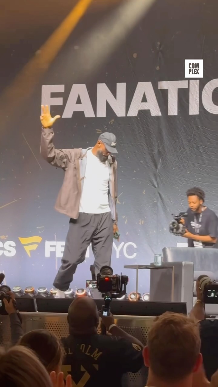 LeBron James and Tyrese Haliburton arrive to this year’s Fanatics Fest to record a live episode of ‘Mind The Game’ podcast 🔥