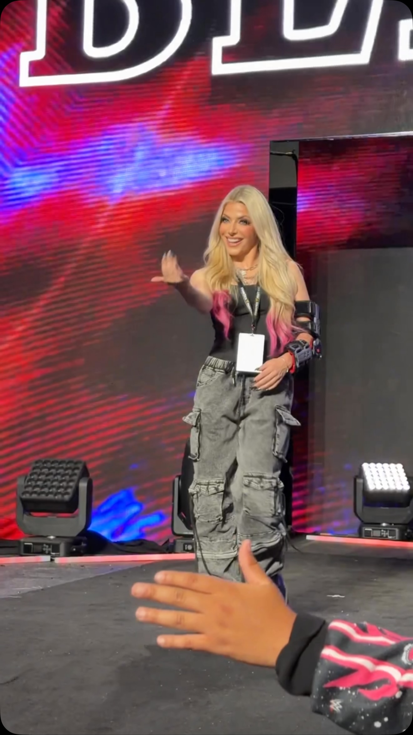 Alexa Bliss surprises a fan doing her entrance at Fanatics Fest #wwe
