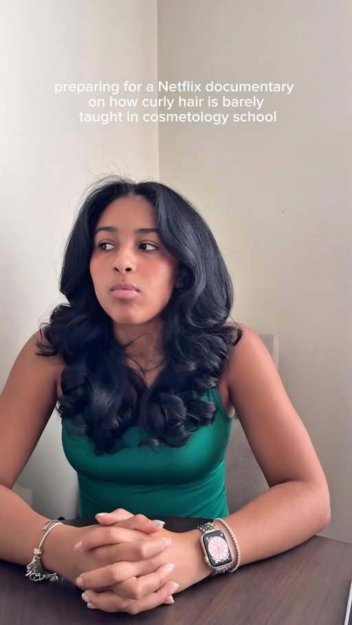 & listen I had an amazing teacher but that curriculum they had ?!!? throw it OUT😤😤 this is exactly why theres such a gap in the industry when it comes to curly stylist & stylist in general being “scared” to work with curly hair :/

this is why we get education in POST cosmetology school🙂‍↕️🙂‍↕️🙂‍↕️

#curlyhair #curlygirl #curlyhairproblems #curlystylist #curlyhairstylist