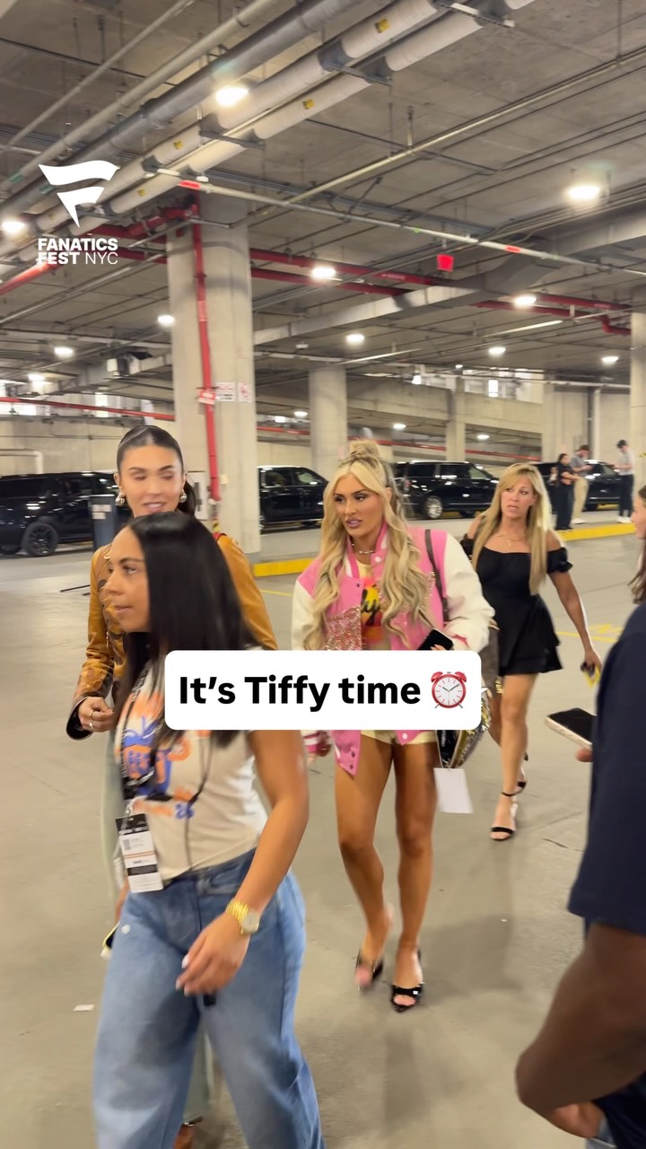 Tiffy has arrived to Fanatics Fest ⏰