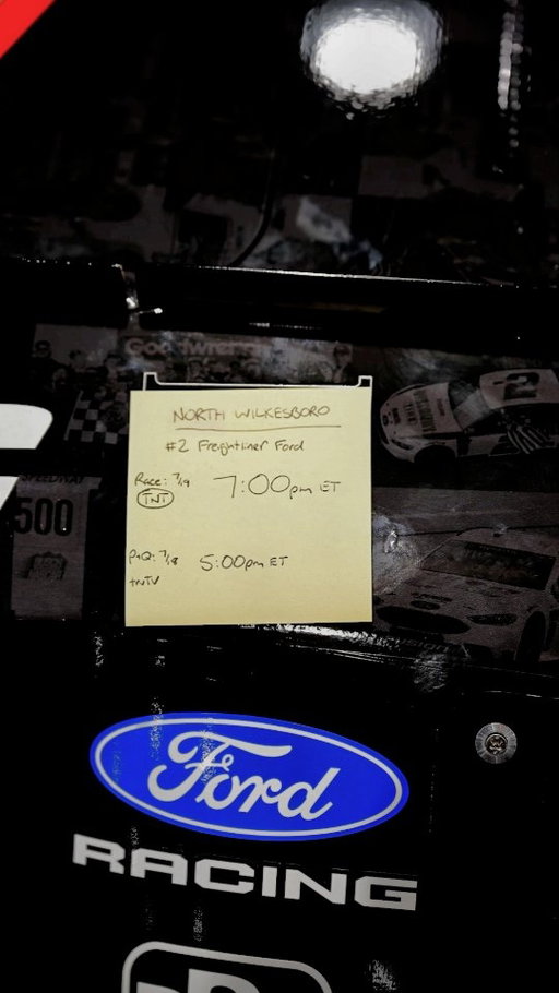 🏁 NASCAR NWB Tune-in Post-it
✍🏻 Written with a Pilot Precise V7
✅ Pen Rating: 7.3/10

Comment and let me review your pen of choice next week. And most importantly watch the race on Sunday

#NASCAR #TeamPenske #Freightliner #FordRacing #Mustang