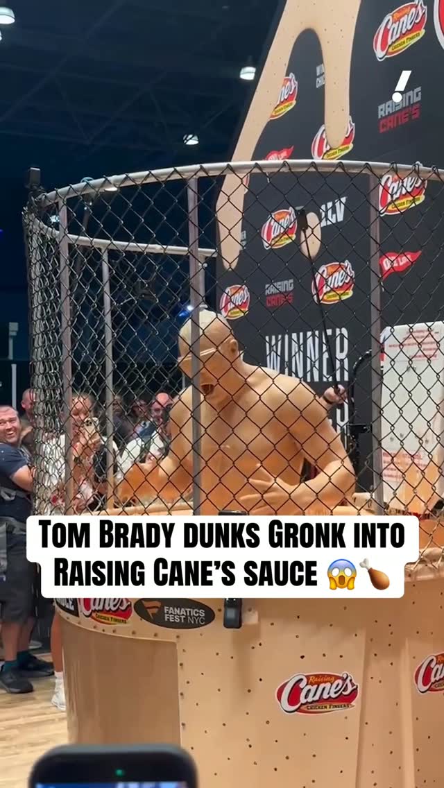 Tom Brady and Rob Gronkowski are bringing the fun to Fanatics Fest 😂