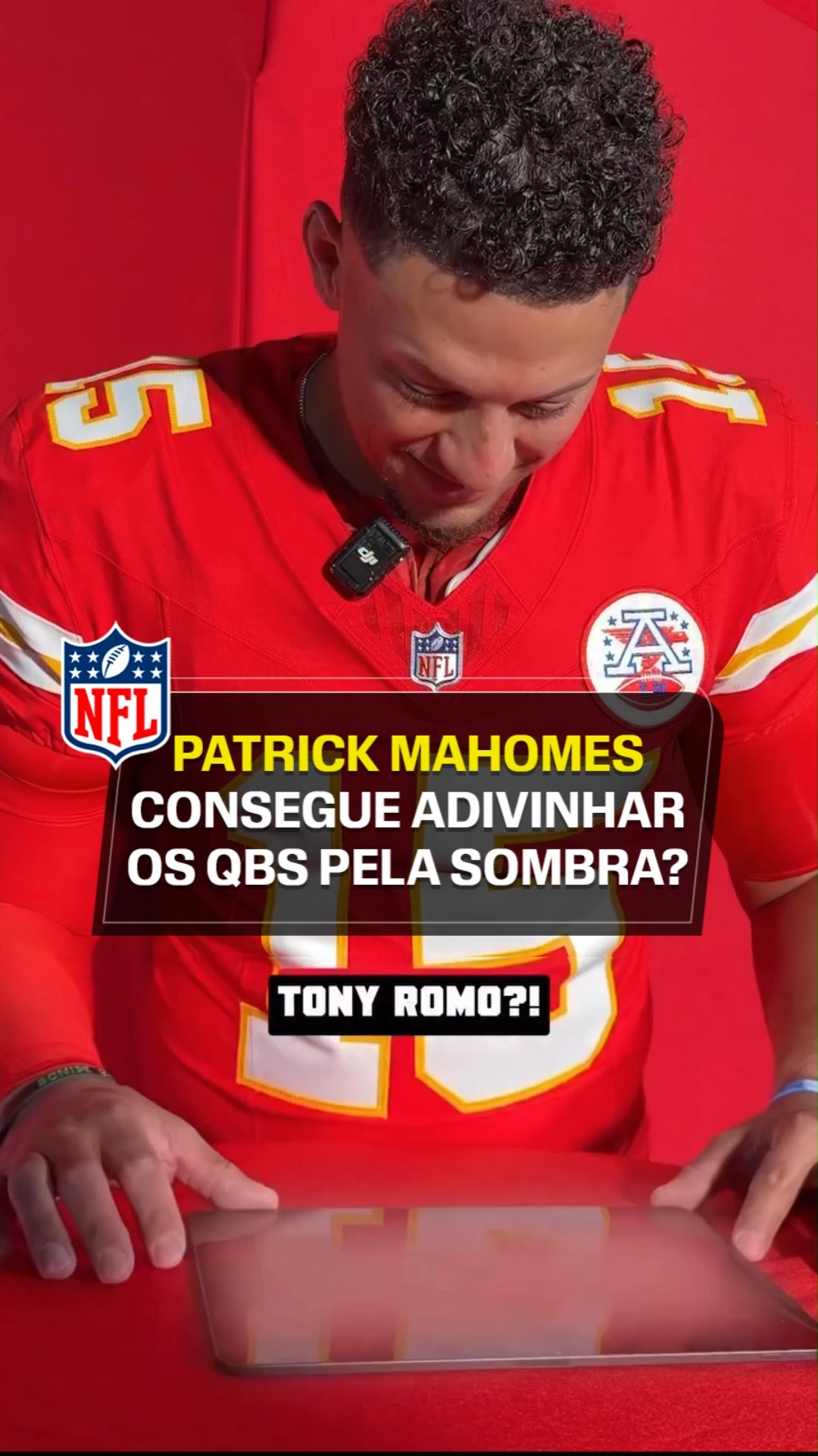 SABE MUITO!🏈🤯

Patrick Mahomes foi desafiado a adivinhar os quarterbacks com base nas sombras de suas jogadas. Mas o jogador do Kansas City Chiefs fez parecer fácil...

(via @chiefs / @nflbrasil)

#NFLnaESPN #PatrickMahomes #KansasCityChiefs