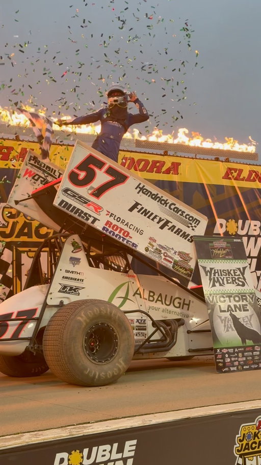 🏁 Kyle Larson climbs out in victory lane and asks the fans for more noise after winning the Joker’s Jackpot at Eldora. 

#HighLimitRacing