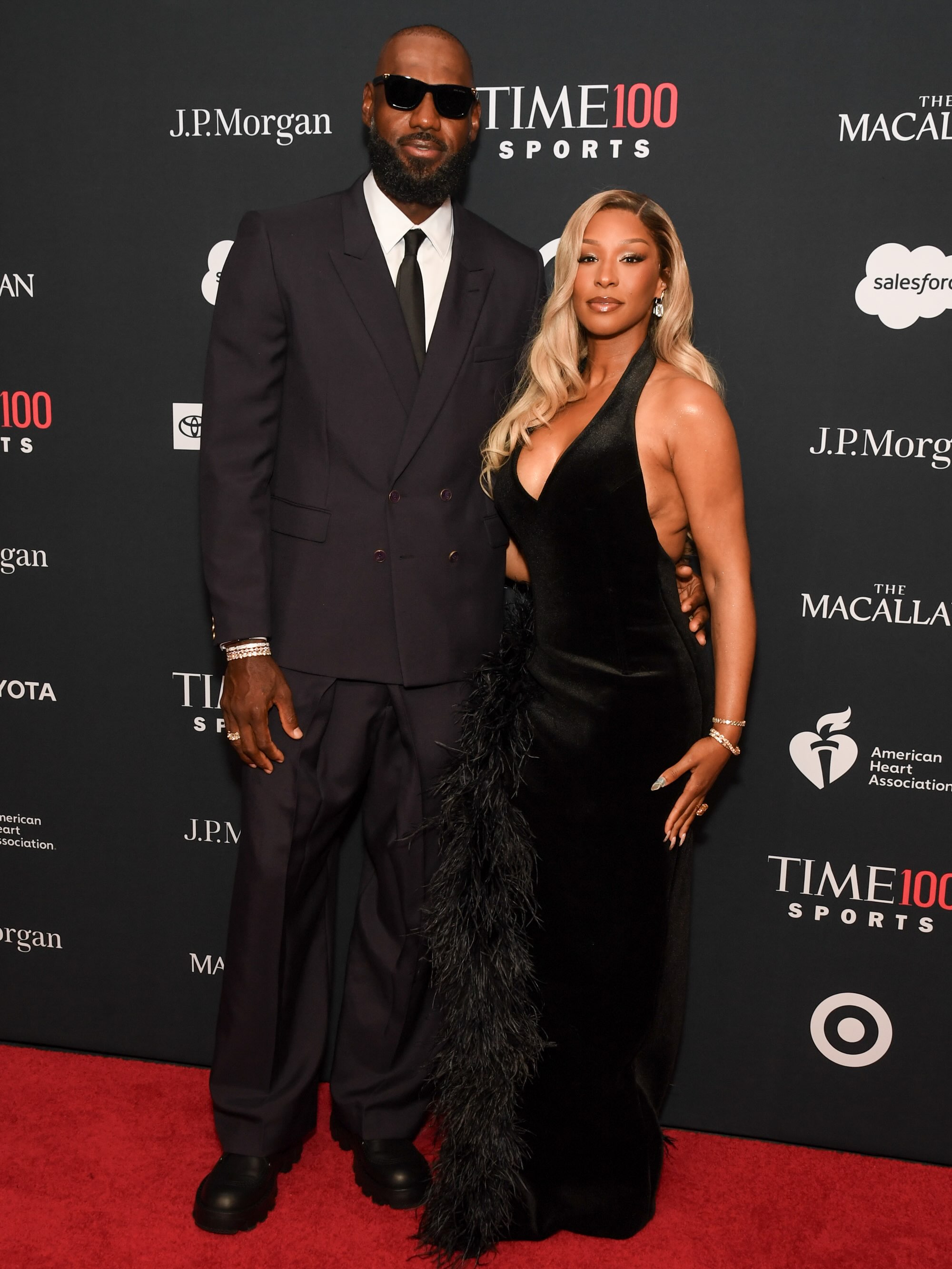 LeBron James and Savannah James look amazing at the TIME100 Sports Gala 🖤

📸: Getty