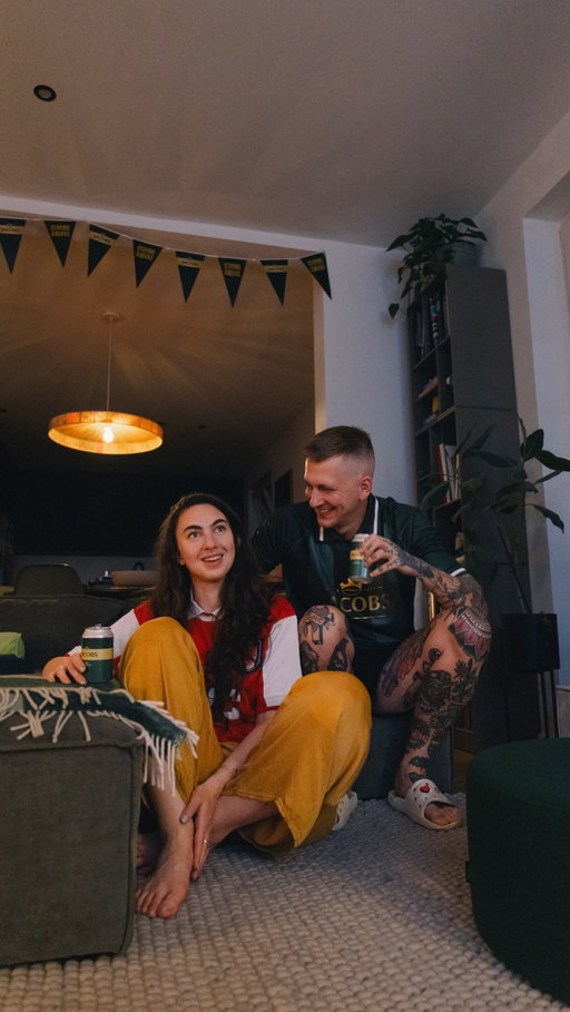 *Anzeige / When friends can’t make it to the watchparty, you just turn it into a little date night instead. Second semi-final ran late and we still had an early alarm the next day, but @jacobskaffee got us through it. An iced espresso really just hits different 🙃#jacobskaffee #stayingawake