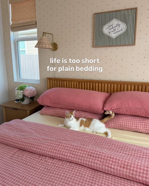 our Summer Fete Sale ends this Sunday, Piglets! 🌸🌱🩵🌻

This is your final call to enjoy up to 40% off selected lines, plus an extra 10% off at checkout. If you’ve been waiting for a sign to add a little more colour, pattern and personality to your bedroom, this is it.

Pattern play perfected by: 1. @thedianele 2. @joannajoyfulstudio 3. @lauraeboote 6. @nordwind.hygge