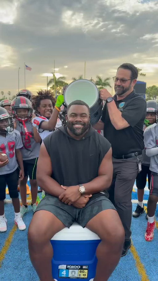 Challenge accepted from @dsproles43 and @therealjacobyford !! Love you bro @chrisjohnsontwo8!! Grateful for the opportunity to use this platform for something that truly matters. Praying for eveyone battling ALS and believing for continued progress toward a cure. I nominate @last_king_2 @alvinkamara @mikepouncey @maurkicepouncey @frankgore #ALS #IceBucketChallenge #CJ2K