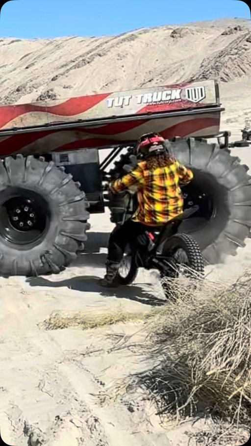 Mini flip to @tututilitytruck T-Bone..
 
#channel199 @blackriflecoffee @travispastrana @banks169 🎥 @jonahstaab