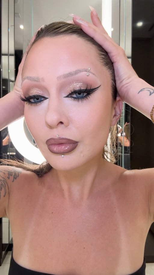 POV: You asked for soft glam… and I heard “grunge muse”

Would you wear this? ⛓️🖤

All products: @maccosmeticscanada 
Muse: @gourlae 

#GrungeMakeup #torontomakeupartist #EditorialMakeup #MakeupArtist #maccosmeticscanada