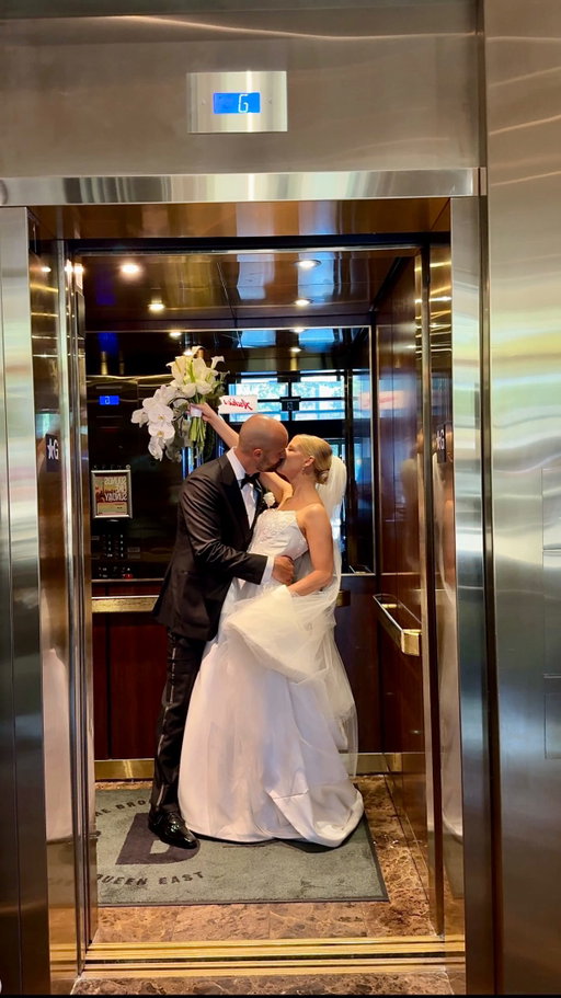 12 hour wedding day in 6 seconds 🥂
.
.
.
Cover photo - @stasia.photo 

#torontobrides #torontoweddings #weddingtimeline #torontoweddingcontentcreator