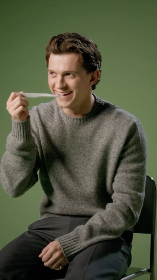 Prada Beauty Global Ambassador Tom Holland tries the new Paradigme Le Parfum: a familiar signature, pushed further.

@tomholland2013
#Prada #PradaBeauty #PradaFragrances #PradaPeople