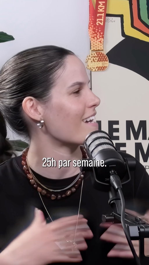 La course à pied et les réseaux sociaux : est-ce un bon mélange ? 🧐

Dans cet épisode, on reçoit deux coureuses qui naviguent les réseaux sociaux de façons bien différentes : @lakinesiologue , créatrice de contenu qui a bâti une belle communauté de course autour d’elle, et @evethibeault qui connaît bien l’industrie des influenceurs et préfère en rester du côté des consommateurs. 

Ensemble, elles parlent sans filtre de leur relation avec les réseaux : la comparaison, la pression de performer, l’importance de protéger sa santé mentale et comment trouver le bon équilibre entre s’inspirer des autres et rester fidèle à soi.

L’épisode #4 - Pourquoi tu cours est disponible partout 🎙️