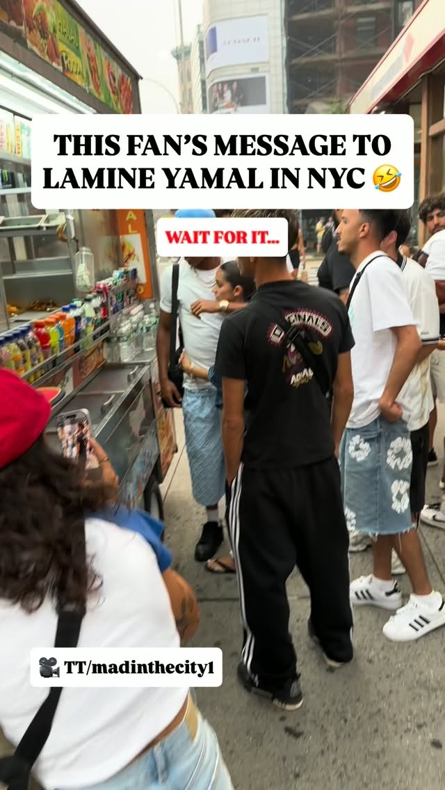 WHAT DID HE SAY TO LAMINE YAMAL? 😅🏆

A fan spotted Lamine Yamal at a halal food cart in New York City and had some words of encouragement about facing Messi in Sunday’s World Cup final 👀

🎥 TT/madinthecity1