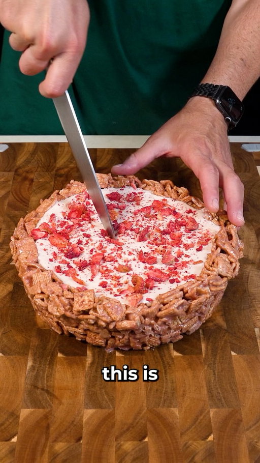 Cinnamon Toast Crunch Cheesecake. Comment recipe and I’ll DM you the ingredients and steps to make this at home!