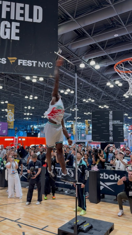 @kingdac breaks the NEW World Record of 53” in the Engine A 26 at @fanaticsfest! 

@dunkmanofficial