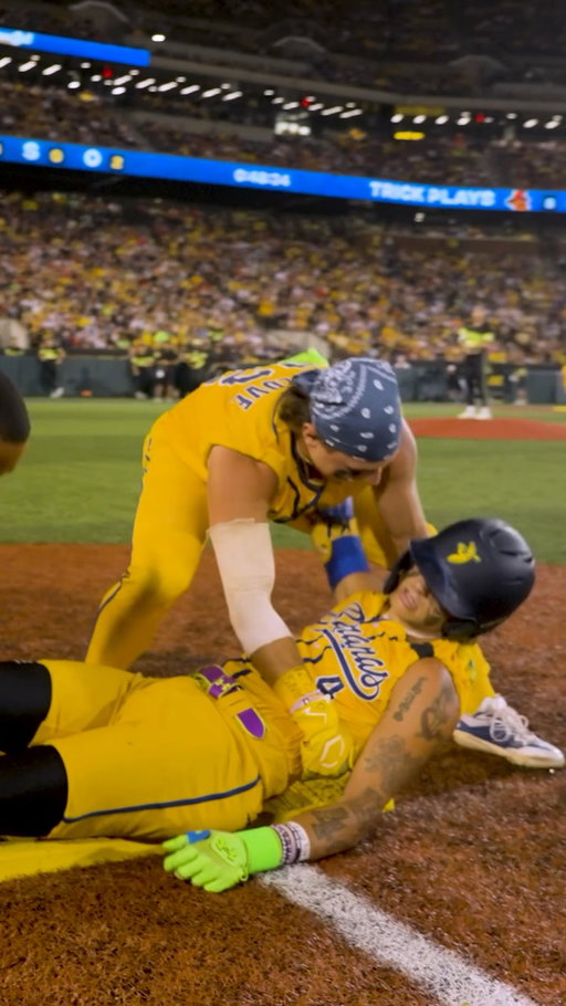 Shark Boy and Lava Girl…is that you???

#savannahbananas #bananaball #disney #sharkboyandlavagirl #dream