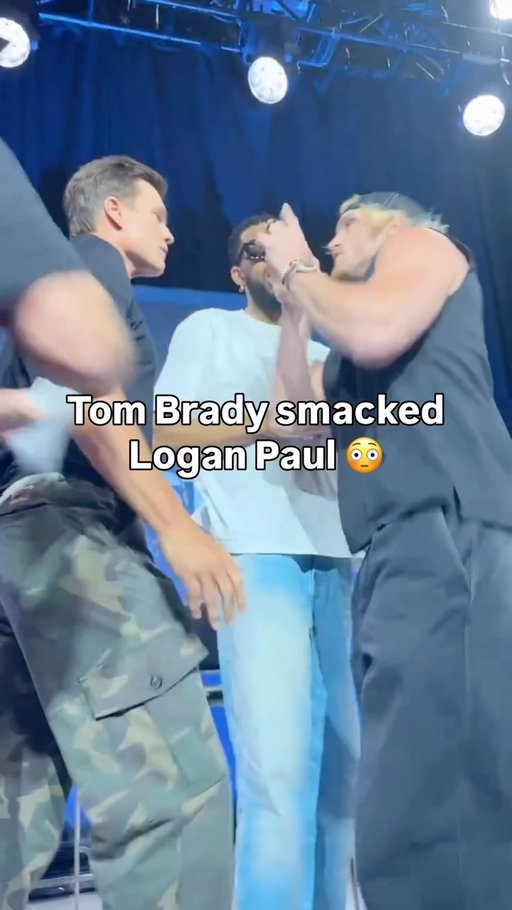 Tom Brady and Logan Paul getting into it 😮 

(via @wwe)