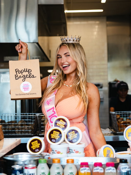 We ❤️ our employee of the month @jennifertterry 

Get the Jen Everything Bagel Bag all weekend at all PopUp bagels locations!!!

📸: @jackskelley @jacobolger