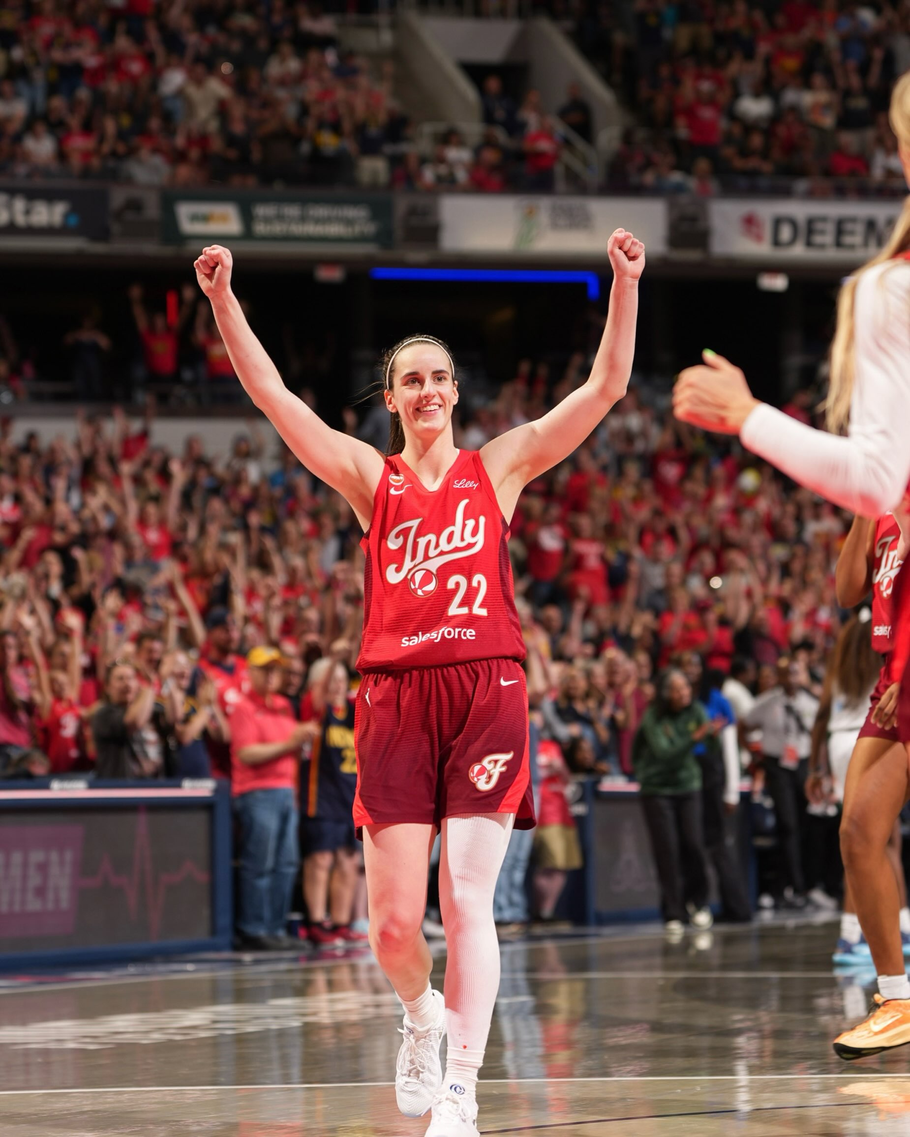 WHAT A PERFORMANCE BY CAITLIN CLARK 🚨🚨🚨

45 POINTS
10 AST
4 STL
2 BLOCKS
61.1 FG%
60 3P%

She becomes the first player in WNBA History to record 40+ points and 10+ assists in a game!

#WNBASeason30 