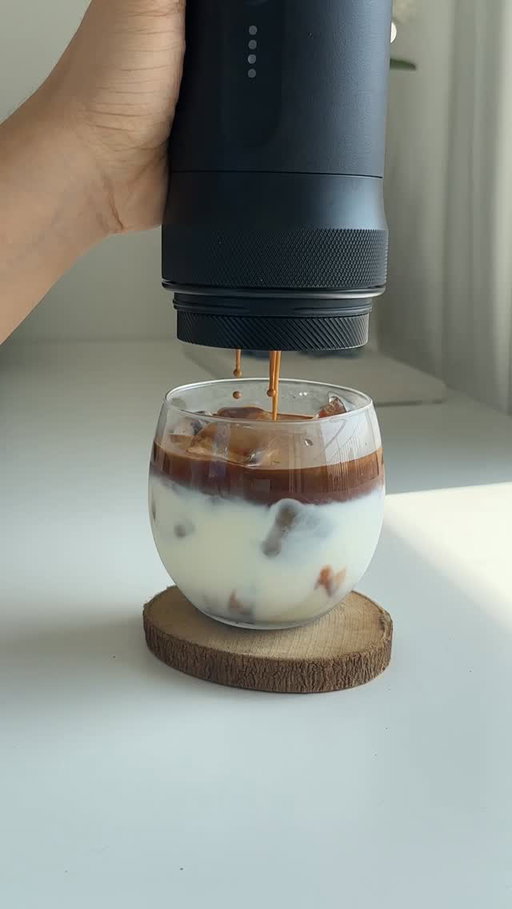 Portable coffee really has been my go to lately😭

Latte with a teaspoon of condensed milk or maybe like a drop😂 

#latte #coffee