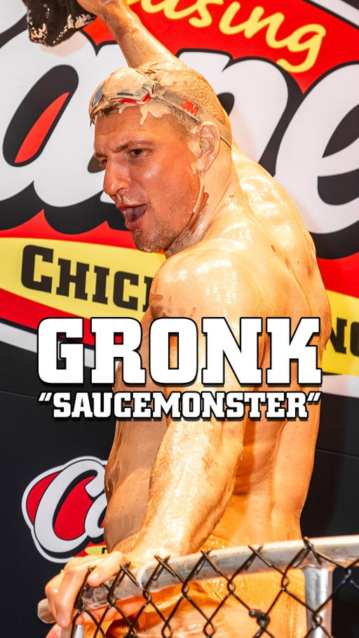 @gronk went full SAUCE MONSTER on @tombrady at @fanaticsfest