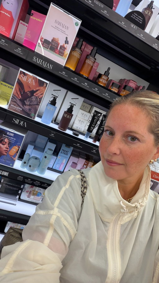 After hours with Erin.

EK’s Sephora edit, from longtime beauty favorites to the SIDIA essentials she created. @sephoracanada