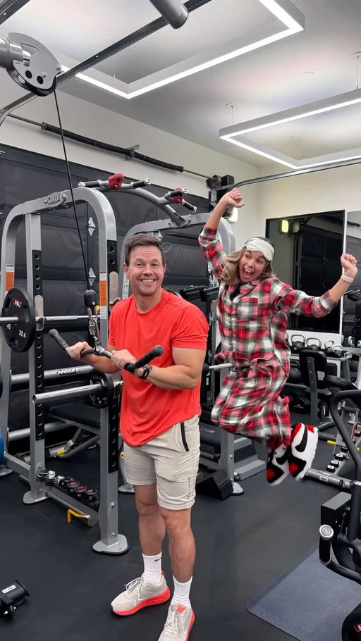 homies that workout at 4am together stay together 🤝 @markwahlberg