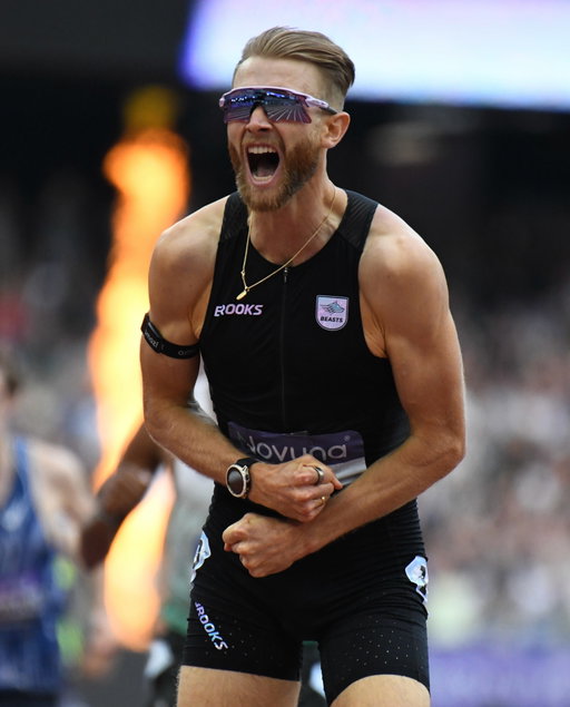 KING OF THE MILE 👑

Josh Kerr delivers a world record time of 3:42.66 in front of a packed stadium in London.

👟Hyperion 222