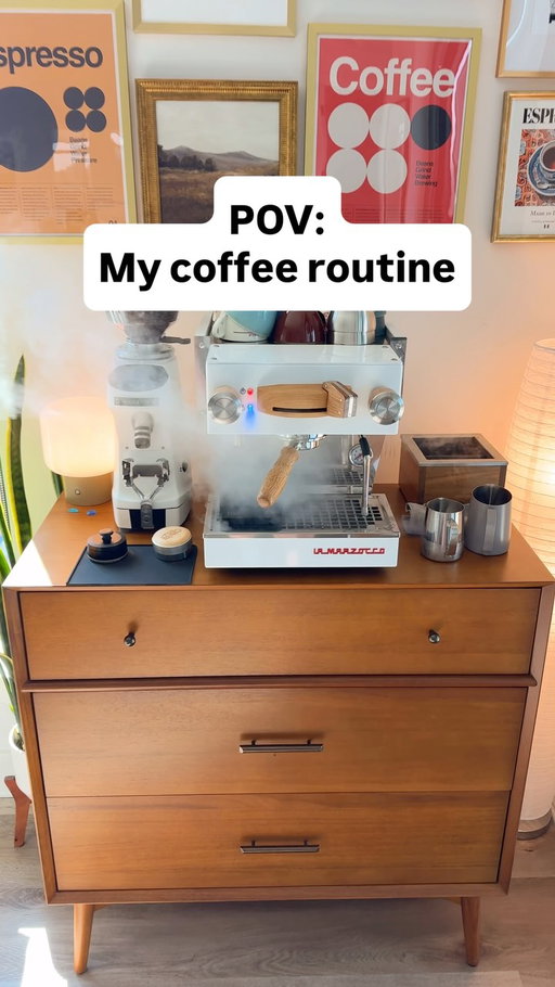 POV making a delicious coffee ☕️ tried a slowsetta, not my best work
.
#pov #asmr #coffeeoftheday #latteart #lamarzocco
