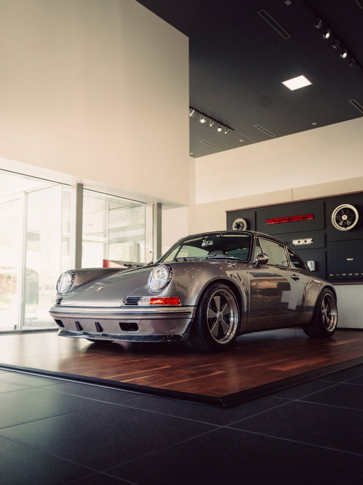 Kaege Retro 911 at @porscheofnashville 
-
-
-
#porsche #911 #flat6 #dealership #sony
@porsche 
@kaege.retro