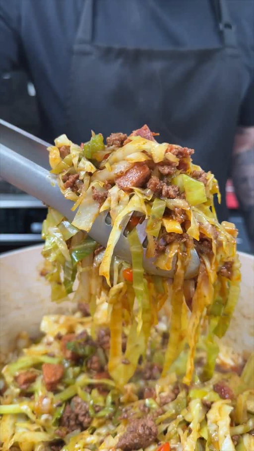 This Dirty Cabbage recipe is a must try this weekend! It’s perfect for meal prep or as a flavorful side dish!

Comment “DIRTY” and I’ll send you the full recipe! Enjoy

#mrmakeithappen #foodies #cabbage #dirtycabbage