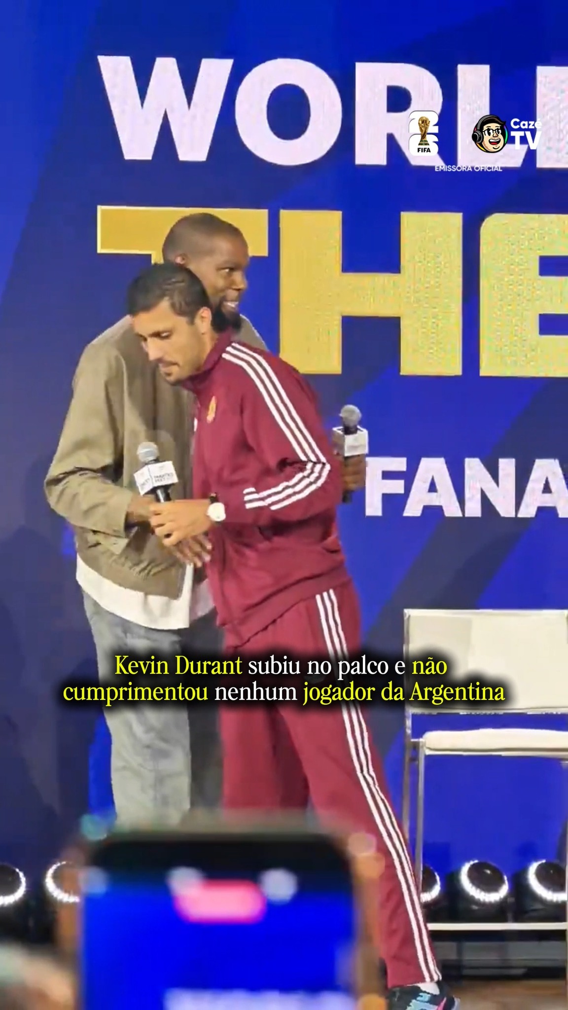 CLIMÃO????? 😶😶😶😶😶

O CARA IGNOROU O TOM BRADY TAMBÉM 

📹:TT/JS_Grond

🏆 𝐒𝐄 𝐓𝐄𝐌 𝐂𝐎𝐏𝐀, 𝐄𝐒𝐐𝐔𝐄𝐂𝐄! É na CazéTV! 🤩📺

#CopaNaCazéTV #CoberturaCazéTV #Original #cztv31