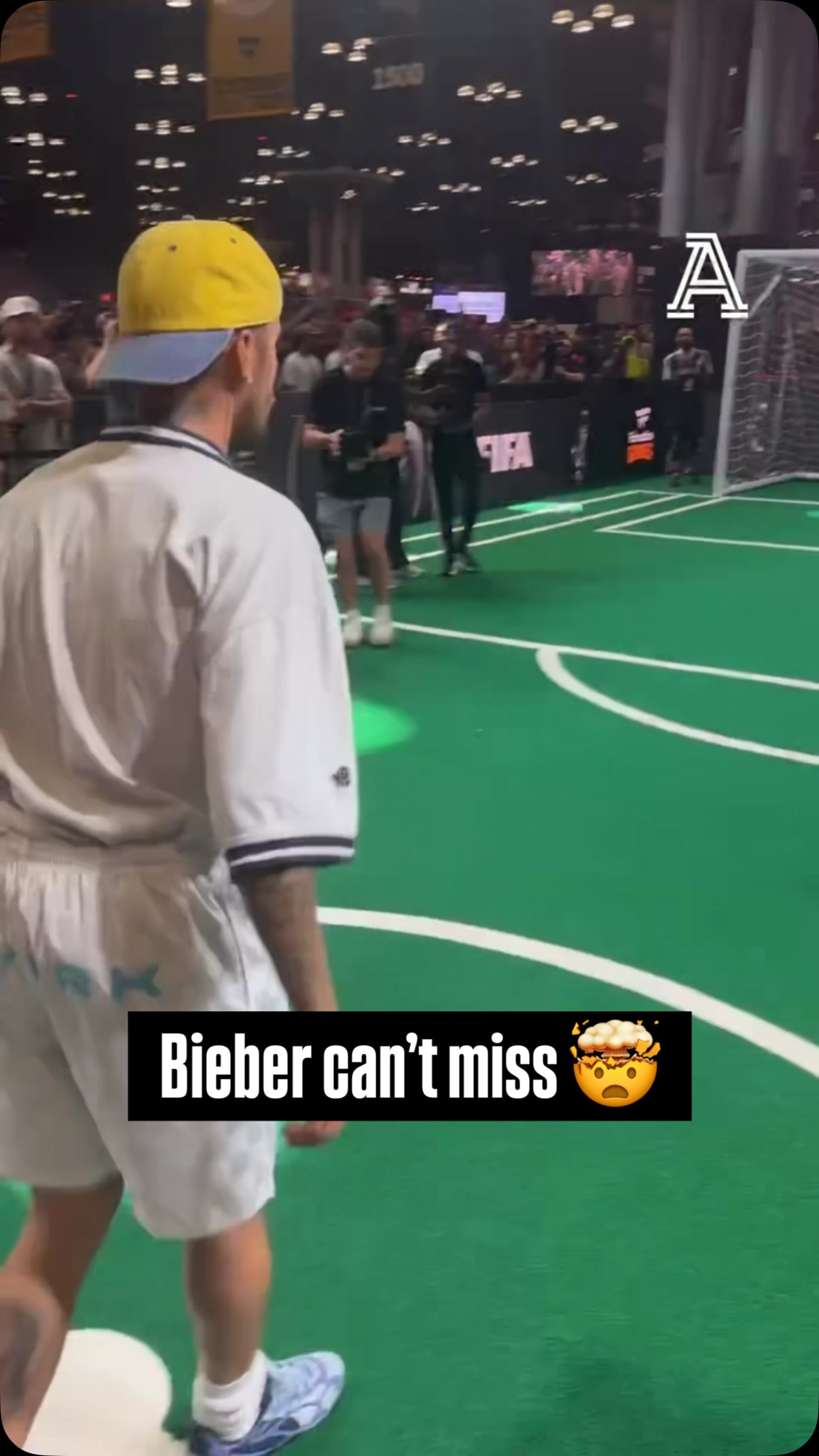 Justin Bieber’s looking ready for his World Cup final halftime performance 👀

🎥 @sportscardappreciation