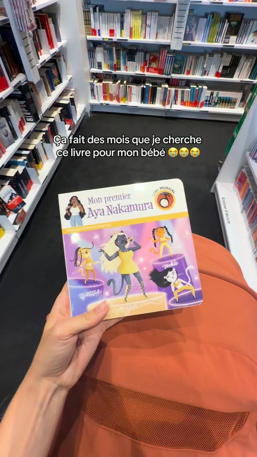 Si vous saviez combien de magasins j’ai fait pour le trouver, même sur internet il était introuvable à cause de TikTok ! Et puis un jour en arrêtant de chercher je tombe dessus par hasard à la Fnac 🥲 Je vais ENFIN pouvoir lui apprendre les classiques purée !!

#livrebebe #ayanakamura #chansonbebe #maman #discoverunder100k