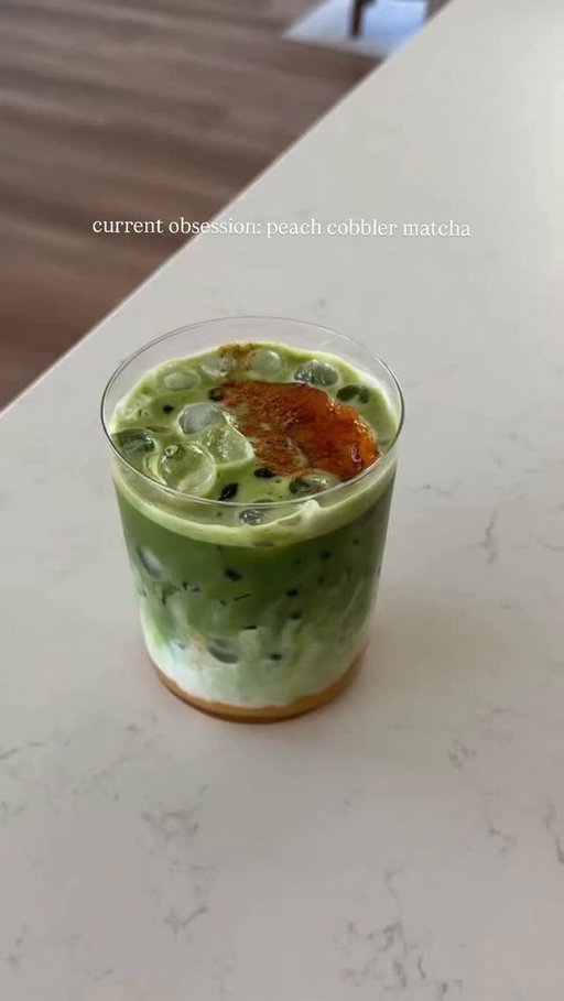 A perfect summer matcha. Peach cobbler matcha 🍑peach cobbler syrup
-1 tbsp salted butter
-1 ripe peach
-1/2 cup brown sugar
-1/2 cup water
-1/2 tsp cinnamon 
-1/2 tsp vanilla bean paste

melt the butter and add sliced peaches. Let it cook for a minute and add the brown sugar on top for it to caramelise. Add cinnamon sugar and let it cook together for 5 minutes. Transfer to a jar add the vanilla and with blend it till it’s a smooth consistency. Store in the fridge for up to a month! #peachcobbler #matchalatte #summermatcha #matchadrinks #homecafe @valentinesmatcha @cuisinart @ballcanning