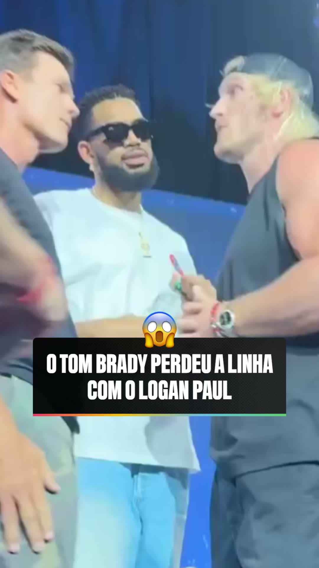 EITA P*RRA!!! 😱😱😱 O multicampeão da NFL, Tom Brady, simplesmente desceu UM TAPA no Logan Paul... BIZARRO, MLK! 

🎥 @Fanatics

#CoberturaCazéTV #cztv25 #TomBrady #LoganPaul