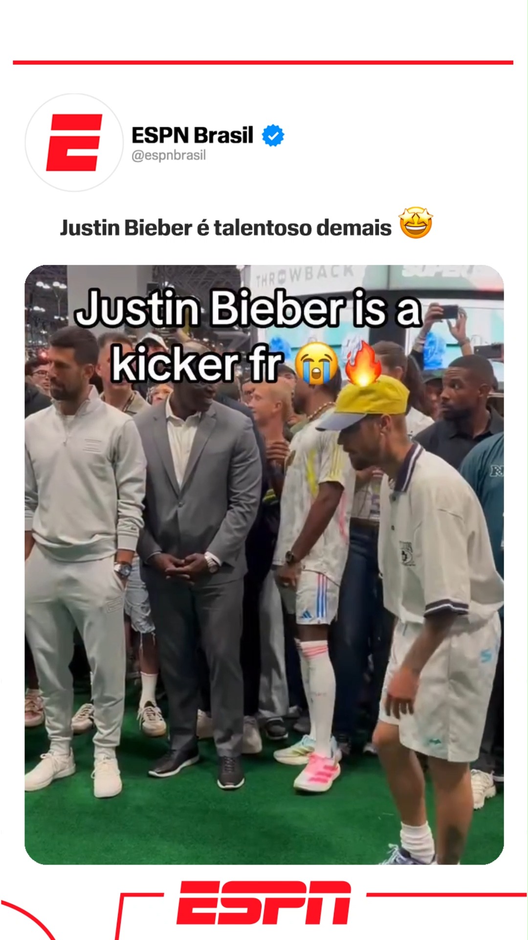 Justin Bieber esteve presente na Fanatics Fest, em Nova Iorque, nos Estados Unidos, e mostrou que tem talento de sobra. 

via: @espn e @fanatics

#NFLnaESPN #JustinBiebeR