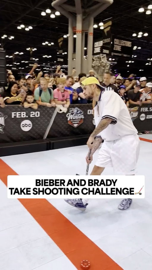 Justin Bieber (@lilbieber) and @tombrady take on the shooting challenge at @fanaticsfest! 🤩
