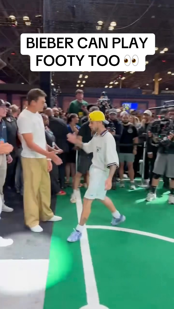 Justin Bieber might have to be next up on the #CanMNT after this performance at @fanaticsfest 🔥

(via: @espn)