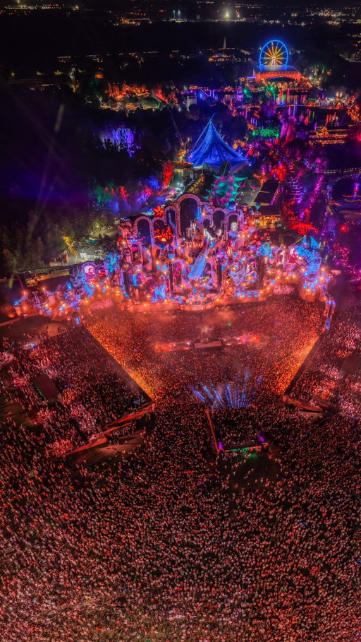 Become one with to the moment, let yourself be guided by the music of @dimitrivegas.