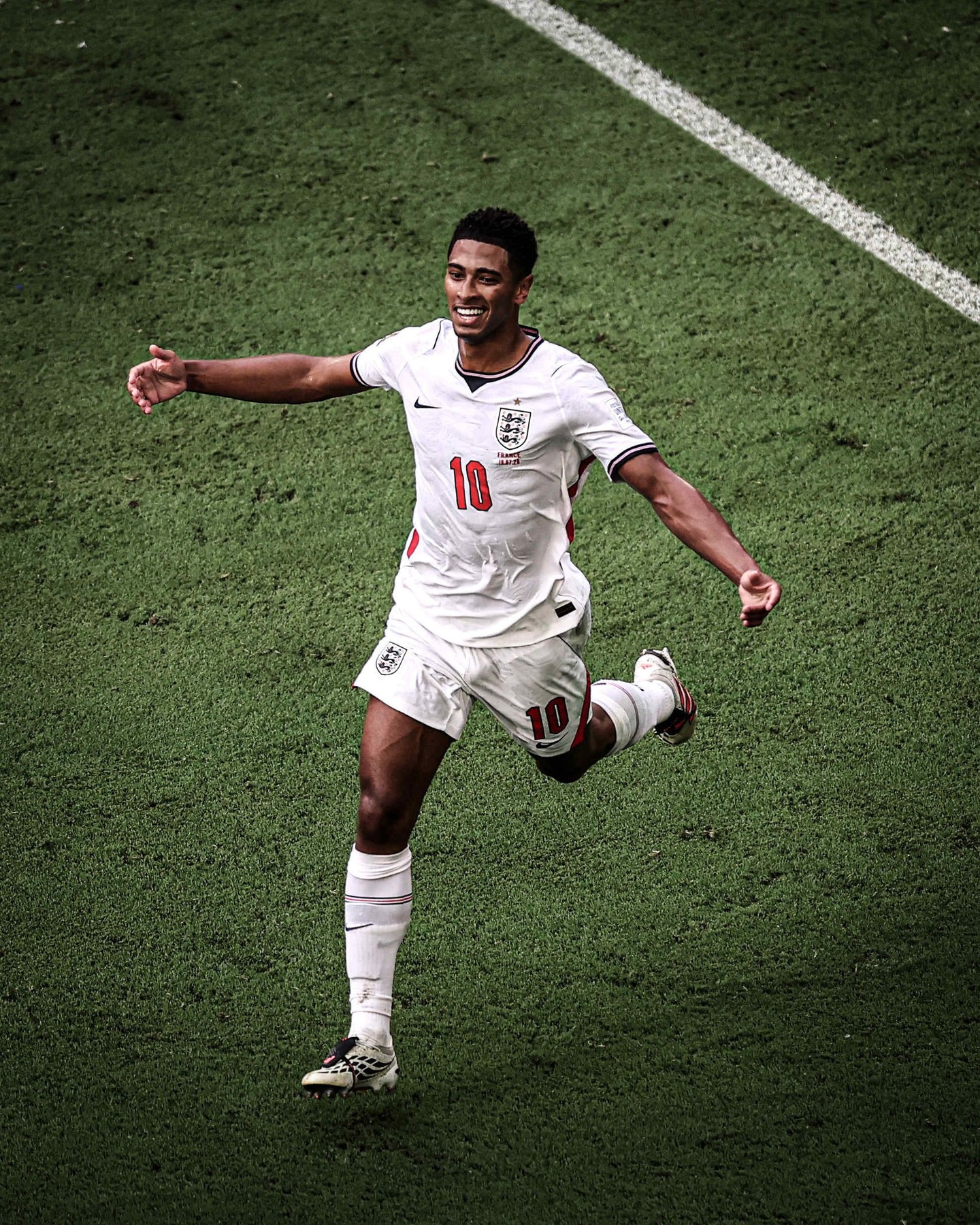 Jude Bellingham has scored the most-ever goals in a single World Cup by an Englishman (7).

HE IS A MIDFIELDER 🤯